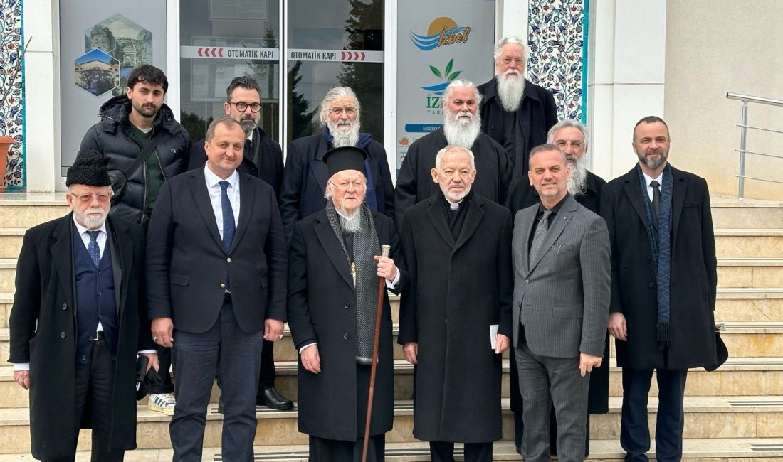 Fener Rum Ortodoks Patriği Bartholomeos, beraberinde ki 14 Kardinal ile birlikte
