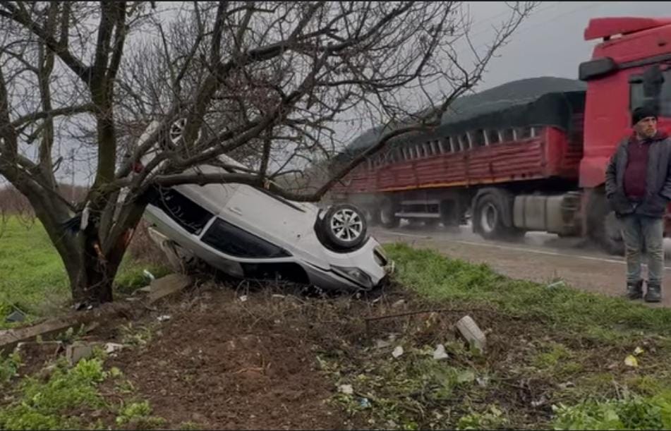 Bursa'da, İznik - Orhangazi yolu üzerinde meydana gelen trafik kazasında,