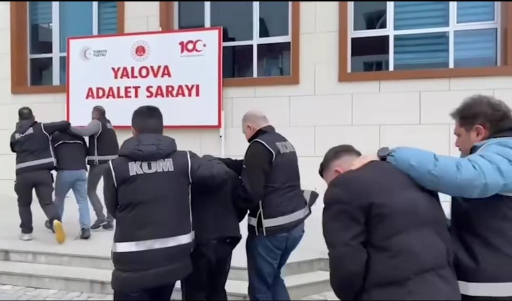 Yalova'da bir kişinin darp edildikten sonra başına silah dayamak suretiyle