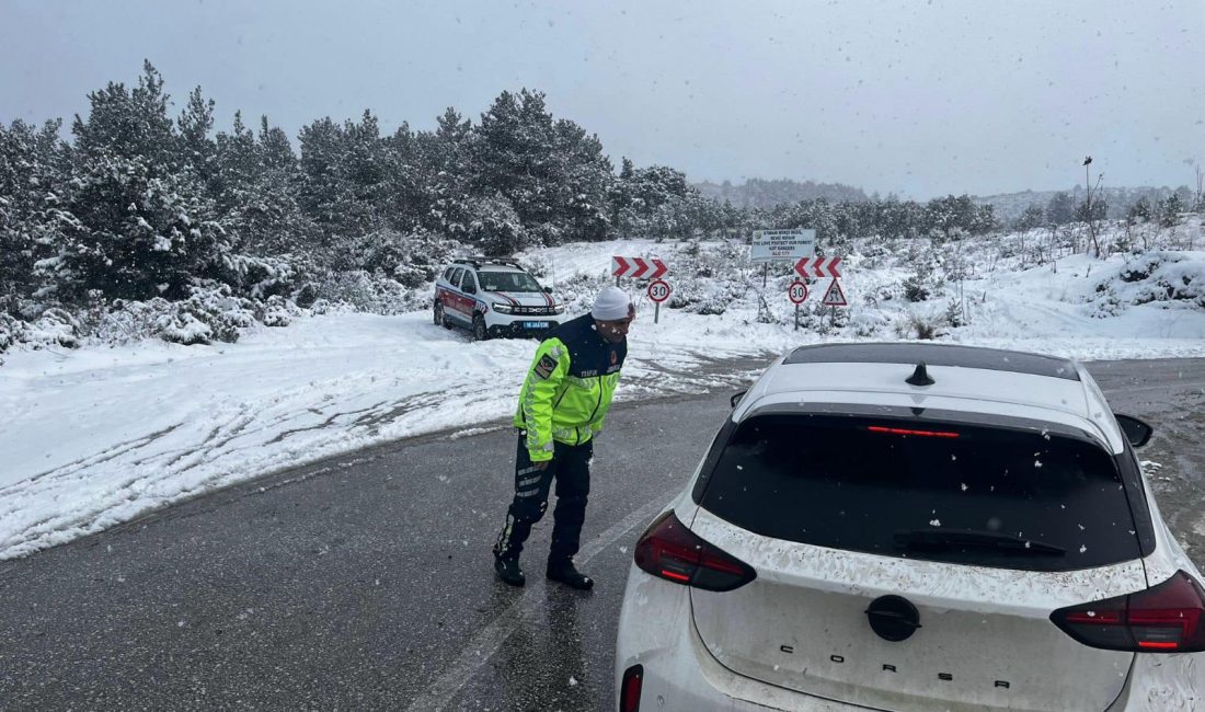 Bursa'nın İznik ilçesinde zaman zaman etkili olan kar yağışı nedeniyle