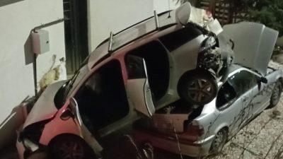 Bursa'nın Gemlik ilçesinde meydana gelen trafik kazasında virajı alamadığı iddia