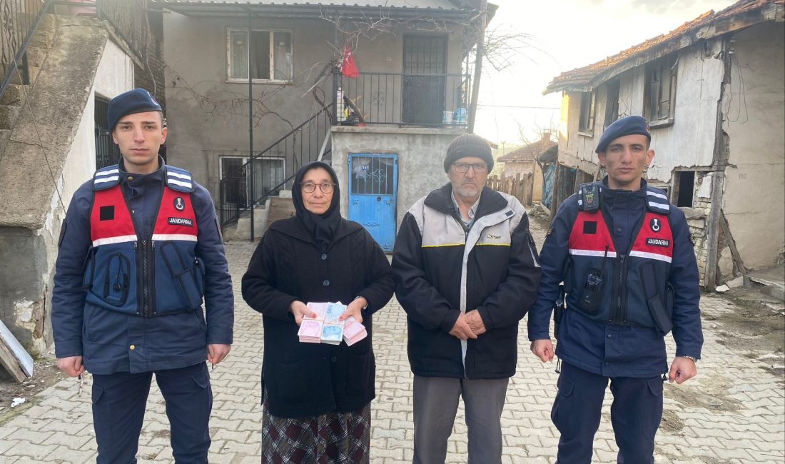 Bursa'nın Harmancık ilçesinde meydana gelen olayda, kendini polis olarak tanıtan