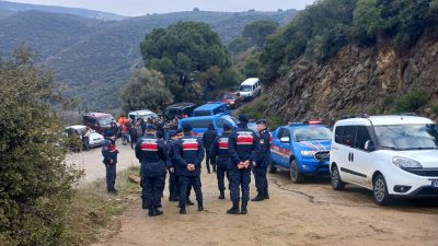 Bursa'nın Gemlik ilçesinde  kaçak olarak inşa edilen bungalov, konteyner ve