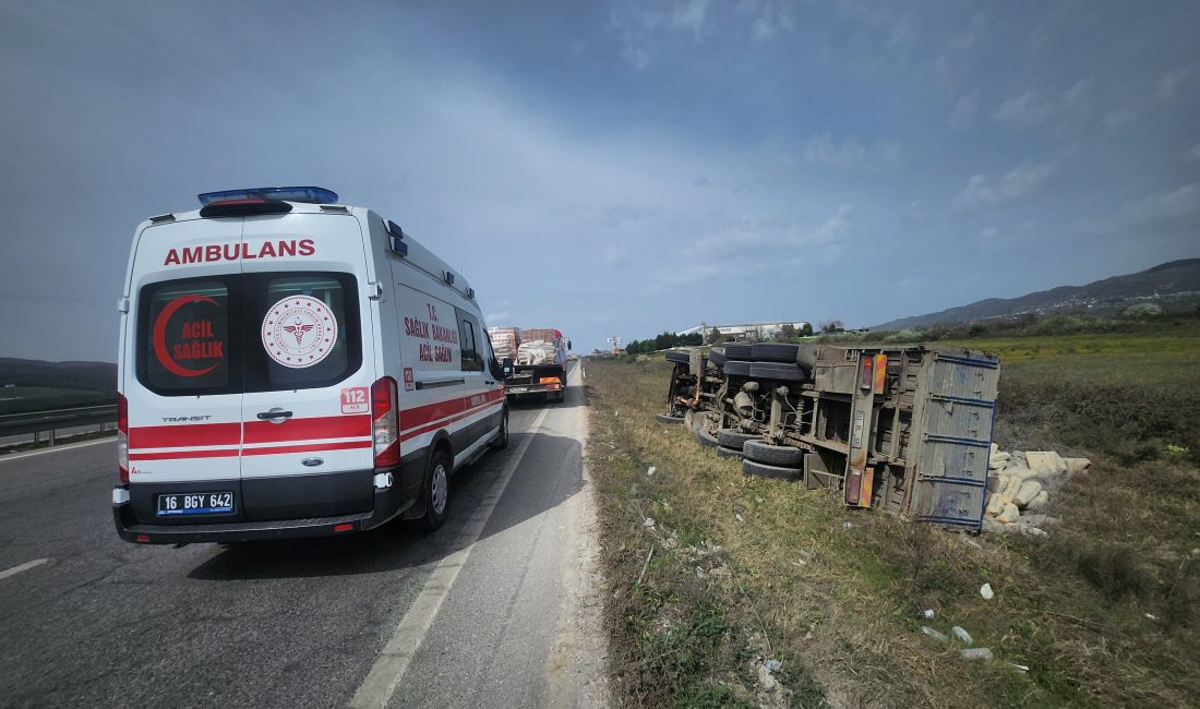 Bursa Yalova yolu üzeri süpürgelik mevkiinde meydana gelen trafik kazasında,