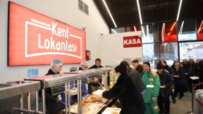 Osmangazi Belediyesi'nin ilçenin yedi noktasına kurduğu iftar sofraları, Ramazan ayının