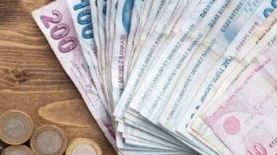 Emekli vatandaşlar bayram ikramiyesi konusunda zam beklentisi içinde. Bu konuda