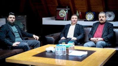 Bursaspor Başkanı Enes Çelik, yeşil beyazlı kulübün eski Başkanı Mesut