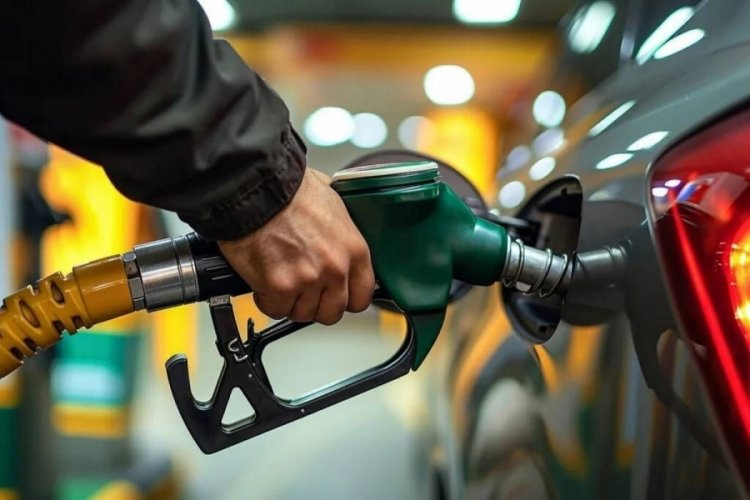 Benzinin litre fiyatına indirim bekleniyor. İndirimli fiyatlar cuma gününden itibaren