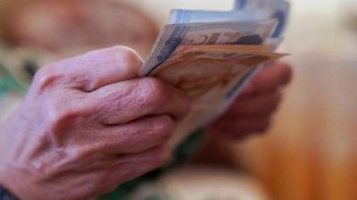 Milyonlarca emekli, bankaların promosyon tutarlarını araştırmaya başladı. Bankalar, yeni müşterilerine