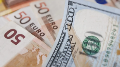 Yükselişini sürdüren dolar tarihinde ilk kez 40 TL'yi aştı.