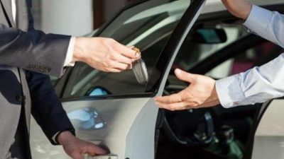 Bayram öncesi ihtiyaç dahilinde araç almak isteyenler piyasadaki seyri merakla