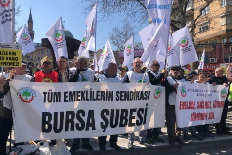 Tüm Emekliler Sendikası Bursa Şube Başkanı Ensar Torun, Fomara Öeydanı'nda