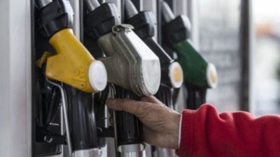 Benzinin litresine 1 lira 51 kuruş zam geldi. Yeni fiyatlar