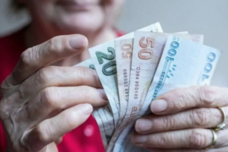 SGK Uzmanı Özgür Erdursun, Türkiye'nin karmaşık emeklilik sistemine dair dikkat