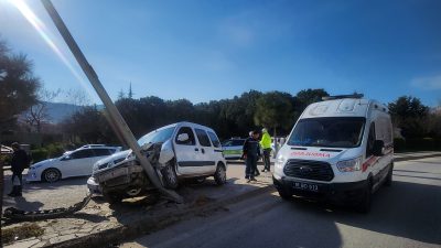 Bursa'nın Orhangazi ilçesinde meydana gelen trafik kazasında kontrolden çıkan hafif