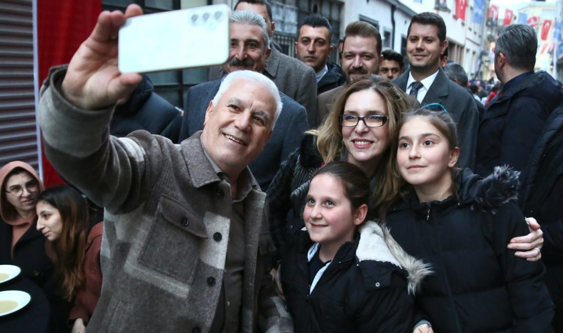 Bursa Büyükşehir Belediyesi tarafından Atıcılar Mahallesi’nde düzenlenen iftar programında yaklaşık