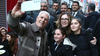 Bursa Büyükşehir Belediyesi tarafından Atıcılar Mahallesi’nde düzenlenen iftar programında yaklaşık