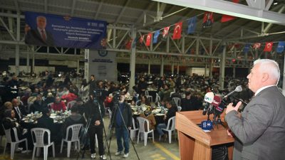  Bursa Büyükşehir Belediye Başkanı Mustafa Bozbey, eşi Seden Bozbey ile