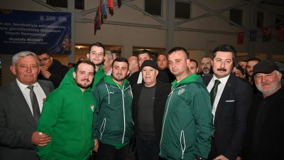 Bursa Büyükşehir Belediye Başkanı Mustafa Bozbey, Yenişehir’deki iftar programında yüzlerce