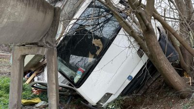 Bursa'da, Orhangazi - İznik yolu üzerinde meydana gelen trafik kazasında,