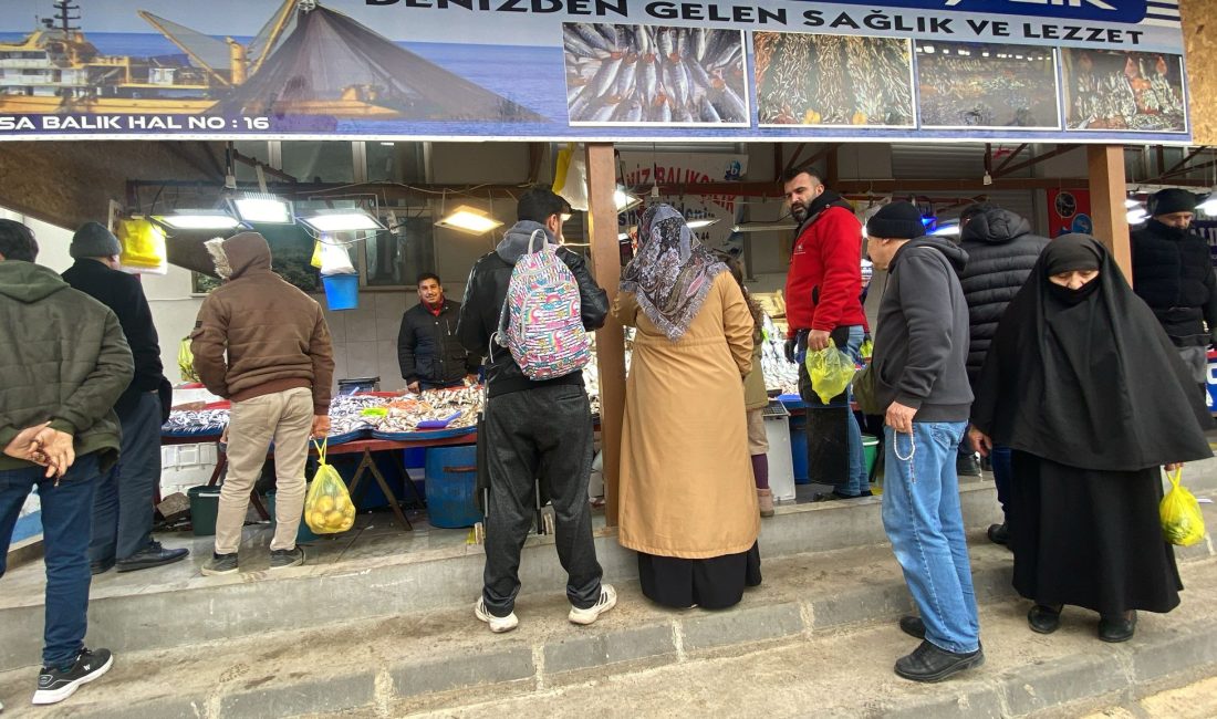 Orhangazi'de iftar için tercihini balıktan yana kullanmak isteyen vatandaşlar soğuk