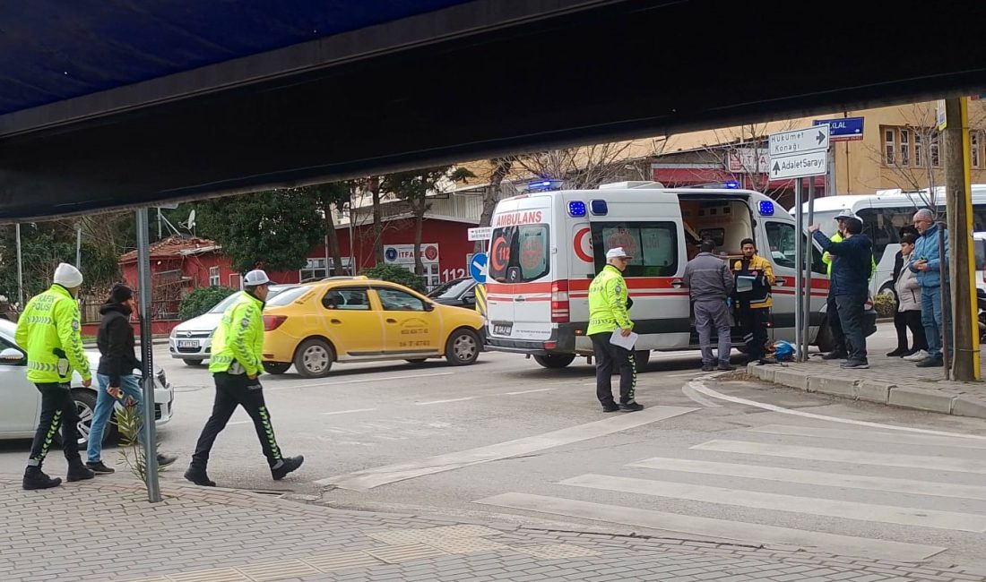 Bursa'nın Orhangazi ilçesinde meydana gelen trafik kazasında otomobil ile çarpışan