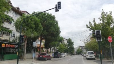 Bursa’nın Orhangazi ilçesinde  eski Devlet Hastanesi kavşağında gün geçtikçe artan