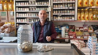 Bursa'da birçok esnaf, madeni para bulmakta zorlanıyor. Özellikle Ramazan ayı