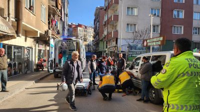 Bursa'nın Orhangazi ilçesinde meydana gelen trafik kazasında iki motosiklet çarpıştı.