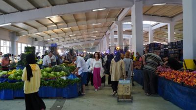 Orhangazi'de Ramazan Bayramı arefesinde vatandaşların bayramlık alışveriş ihtiyaçlarını karşılamak amacıyla