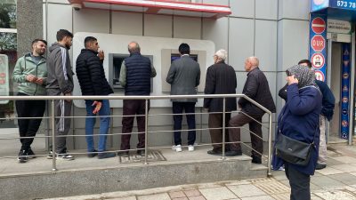 Ramazan bayramı nedeniyle Bursa merkez ve ilçelerinde vatandaşlar bayram alışverişi