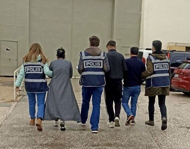 Bursa'nın Orhangazi ilçesinde pazartesi günleri kurulan kapalı pazar yerinde art