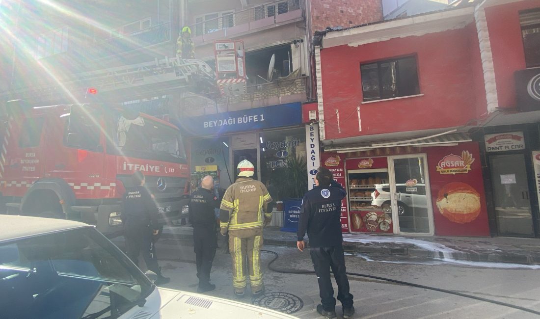 Bursa'nın Orhangazi ilçesinde bir evin balkonunda bulunan kombide çıkan yangın,