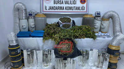 Bursa İl Jandarma Komutanlığı, evde iklimlendirme sistemi ile uyuşturucu üretimi