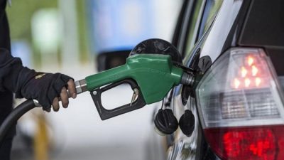 Benzinin litresine 1 lira 35 kuruş indirim geldi. Böylece son