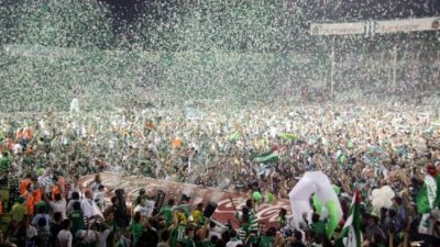 Bursaspor, sezonu şampiyonlukla tamamlamasının ardından kupa töreni için hazırlıklarını sürdürüyor.