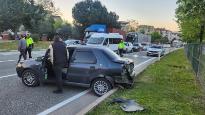 Bursa'nın Orhangazi ilçesinde meydana gelen ilginç kazada, park halindeki otomobil,