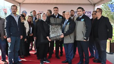  Bursa Büyükşehir Belediyesi, kentteki çilek üretiminin daha verimli hale getirilmesi