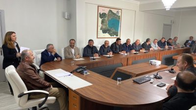 Bursa'nın Orhangazi ilçesinde Kaymakam Zafer Karamehmetoğlu, ilçedeki 31 mahalle muhtarıyla