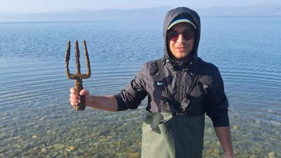 İznik Gölünün, Göllüce sahilinde, bir balıkçının ağına tarihi eser olduğu