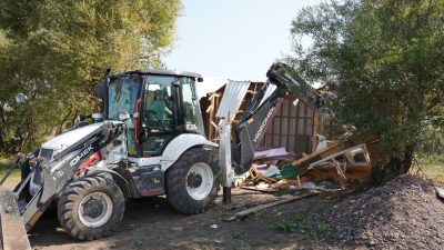 Bursa'nın  Orhangazi ilçesinde Belediye tarafından ilçedeki imara aykırı ve kaçak