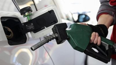 Brent petrol fiyatlarındaki dalgalanmalar ve döviz kurundaki yükseliş, akaryakıt fiyatlarına zam olarak yansımaya devam ediyor.