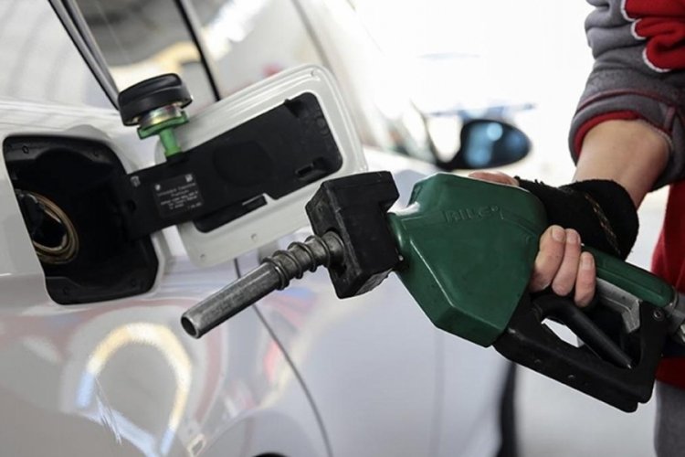 Brent petrol fiyatlarındaki dalgalanmalar ve döviz kurundaki yükseliş, akaryakıt fiyatlarına zam olarak yansımaya devam ediyor.
