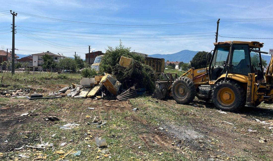 Bursa'nın Orhangazi ilçesinde Belediye, çevre ve şehir estetiğini tehdit eden