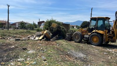 Bursa'nın Orhangazi ilçesinde Belediye, çevre ve şehir estetiğini tehdit eden