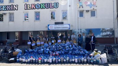 Bursa'nın Orhangazi ilçesinde Ali Tekin İlkokulu öğretmen ve öğrencileri, 10-16