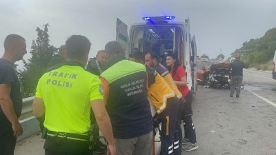 Gemlik’te sabah saatlerinde meydana gelen trafik kazasında 2’si ağır olmak