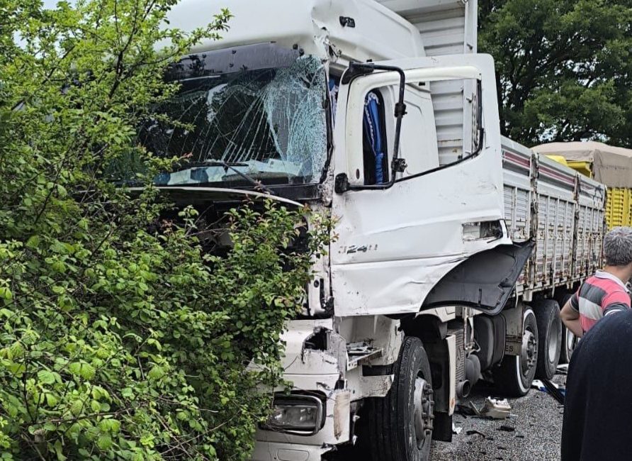 Bursa'nın Orhangazi ilçesine bağlı Bayırköy Mahallesi yakınlarında meydana gelen trafik
