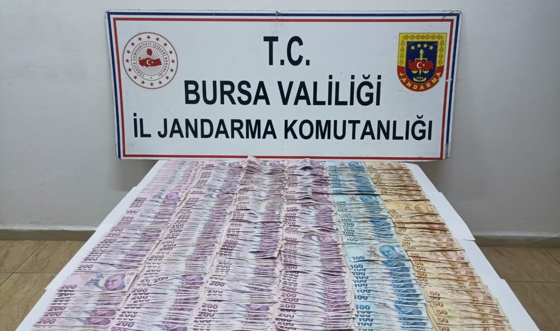 Bursa'nın Yenişehir ilçesinde kendilerini jandarma olarak tanıtarak vatandaşları dolandıran iki