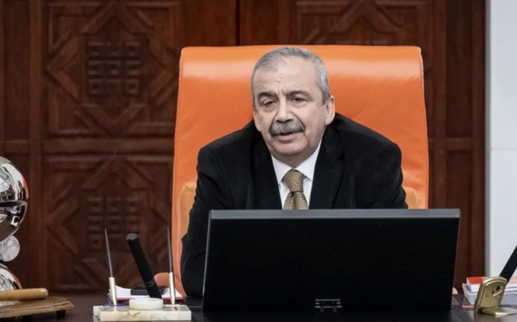
Kalp rahatsızlığı nedeniyle hastaneye kaldırılan ve geçirdiği ameliyatın ardından yoğun